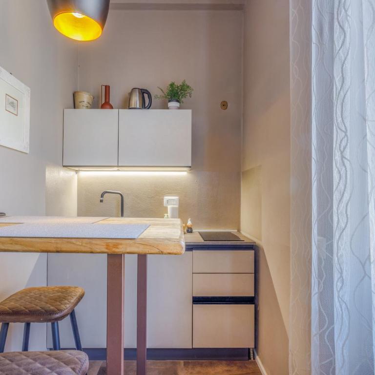 PARMA EXPRESS Traveller's Lodging front Station FS covered PARKING - Budget Double Room - 26