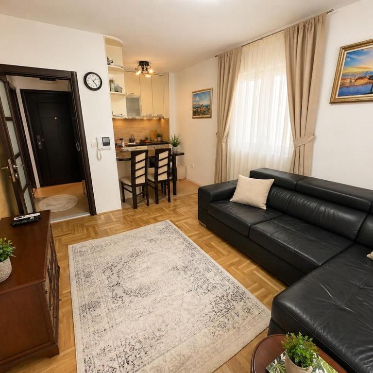 Apartment Teatro wirh garage space! - One-Bedroom Apartment - 3