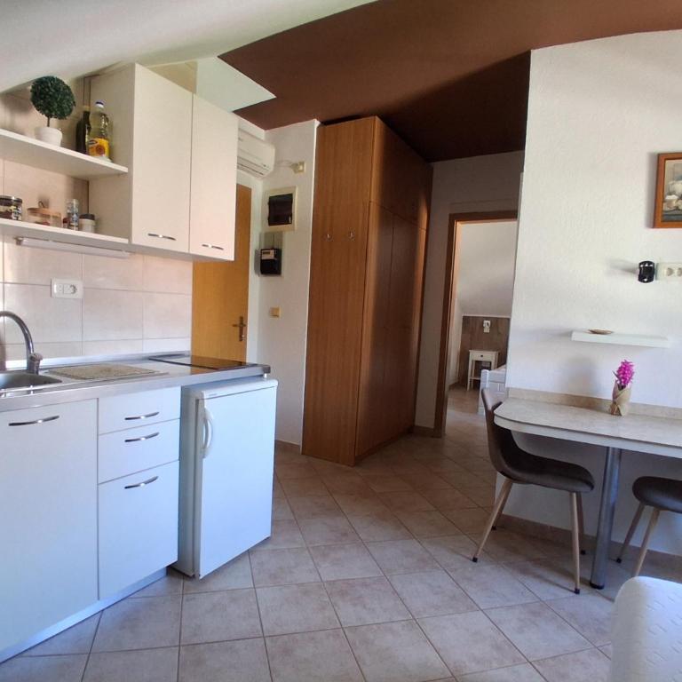 Guesthouse Anita - One-Bedroom Apartment - No Balcony - 4