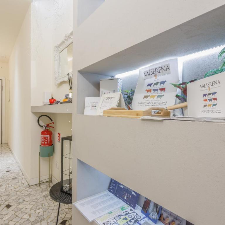PARMA EXPRESS Traveller's Lodging front Station FS covered PARKING - Deluxe Apartment - 10