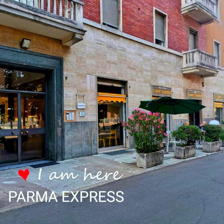 PARMA EXPRESS Traveller's Lodging front Station FS covered PARKING - Deluxe Apartment - 5