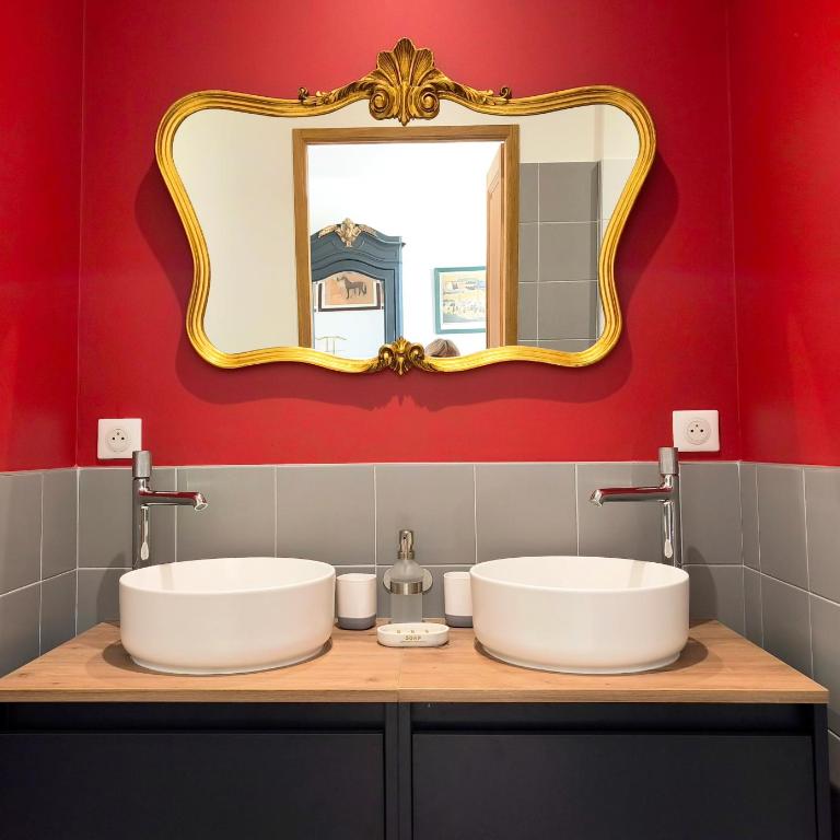 VILLA ADOYA Chambre d'hôtes Aigues-Mortes intra muros au calme climatisation réversible PISCINE WIFI ascenseur PARKING gratuit - Chambre Double Deluxe - 6