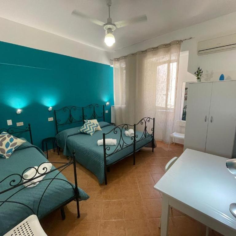 Maqueda Rooms - Triple Room with Private Bathroom - 13