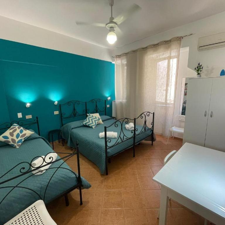 Maqueda Rooms - Triple Room with Private Bathroom - 17