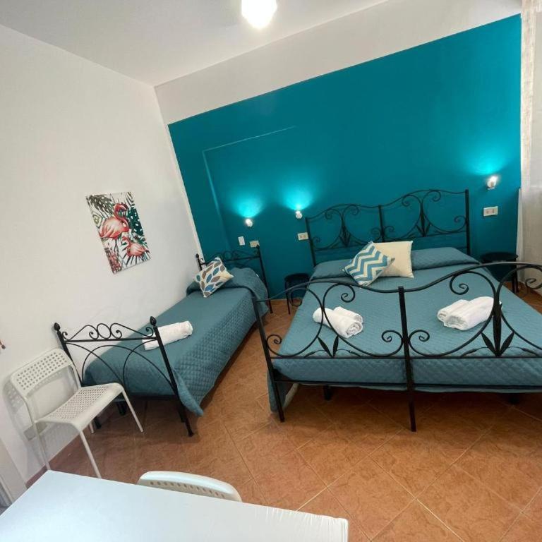 Maqueda Rooms - Triple Room with Private Bathroom - 11