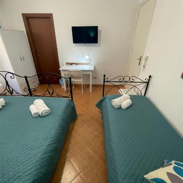 Maqueda Rooms - Triple Room with Private Bathroom - 24