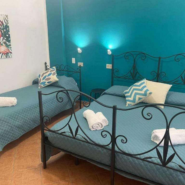 Maqueda Rooms - Triple Room with Private Bathroom - 23
