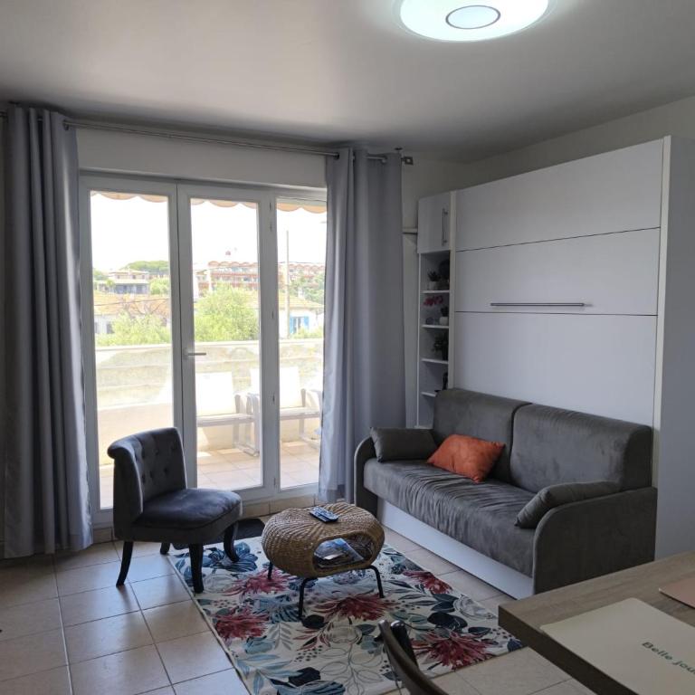 Charmant 2 pieces avec parking privé et piscine - Apartment mit 1 Schlafzimmer - 8