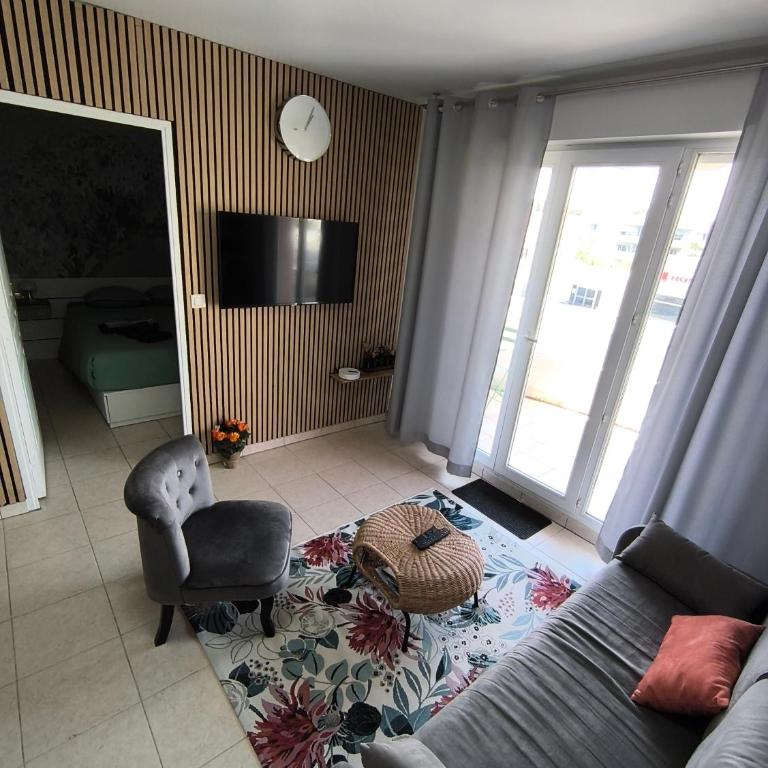 Charmant 2 pieces avec parking privé et piscine - Apartment mit 1 Schlafzimmer - 7