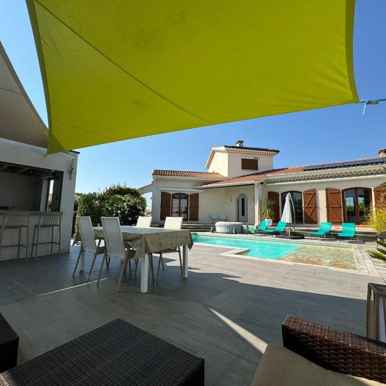 Villa au calme avec piscine dans le sud - Villa 3 Chambres - 2