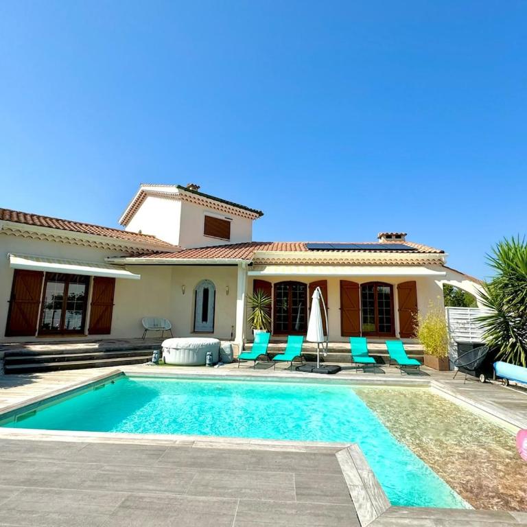 Villa au calme avec piscine dans le sud - Villa 3 Chambres - 17