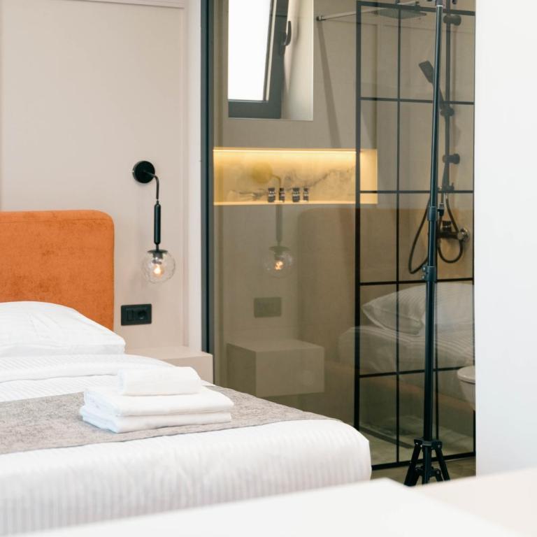 Boutique Hotel Zara - Deluxe Double Room with Balcony - 5