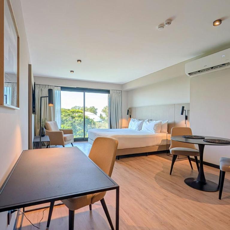 Brickton, Rosario, Apartments by Marriott Bonvoy - Studio Apartment with One King or Two Twin Beds - City View - 2