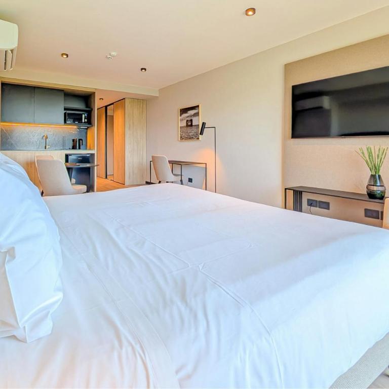 Brickton, Rosario, Apartments by Marriott Bonvoy - Studio Apartment with One King or Two Twin Beds - City View - 5