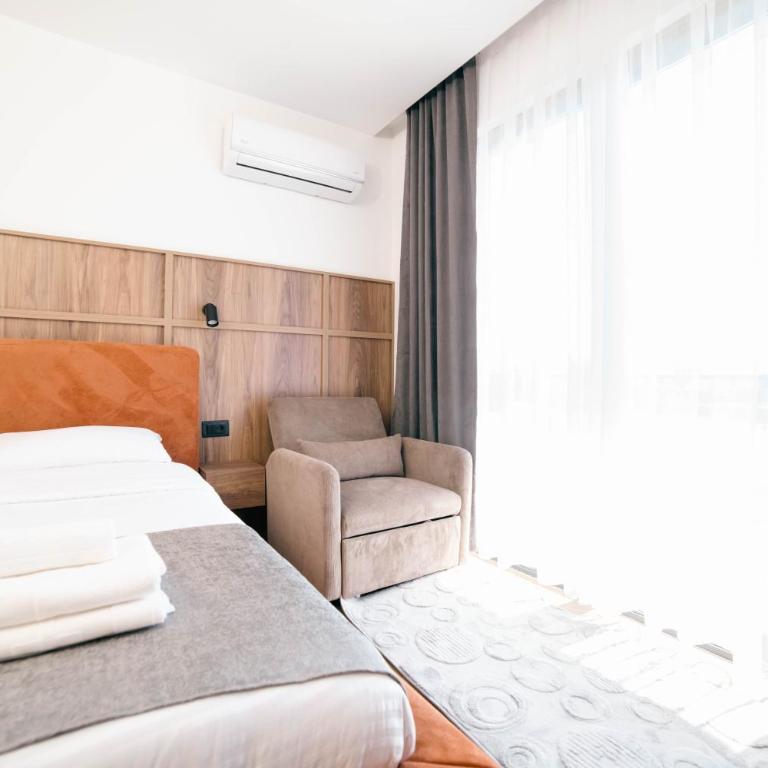 Boutique Hotel Zara - Superior Triple Room - 4