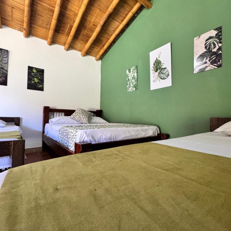 Finca Hotel Cabaña Fercho - Habitación Familiar con baño privado - 13