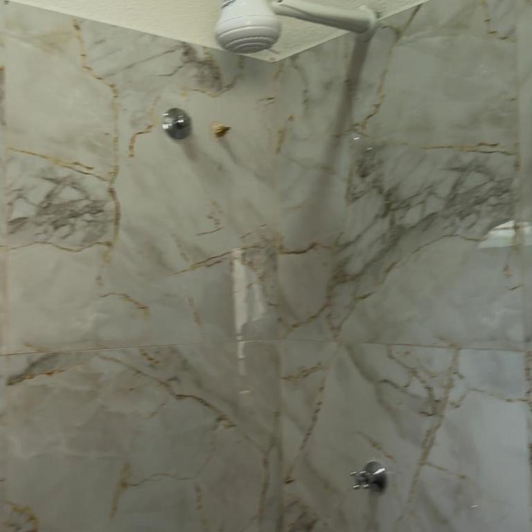 Casa y Quincho con Piscina Saltos Luxury - Two-Bedroom House - 23