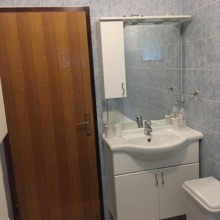 Melina - Three-Bedroom House - 6