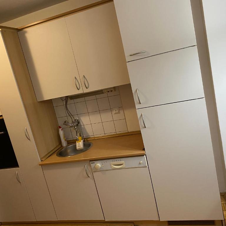Khans Apartment - One-Bedroom Apartment - 4