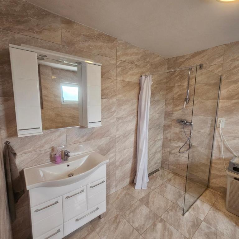 JoyRentALL - Porodični Apartman Tipa "Suite" - 3