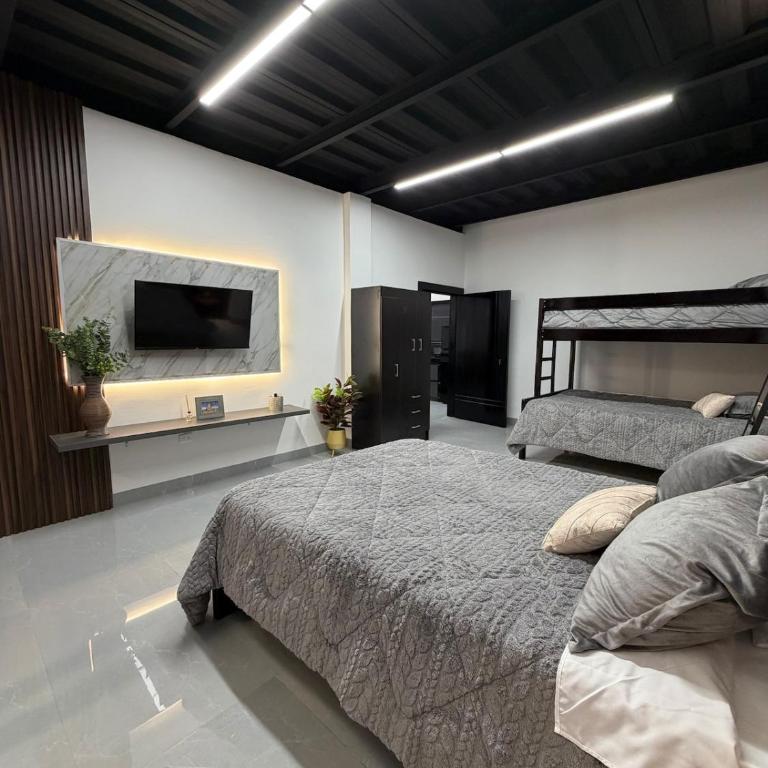 Beach house with pool in Marlú, Cojimíes - One-Bedroom House - 1