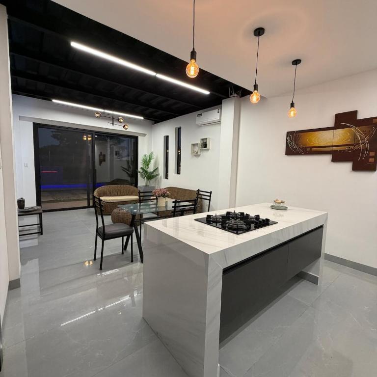 Beach house with pool in Marlú, Cojimíes - One-Bedroom House - 2