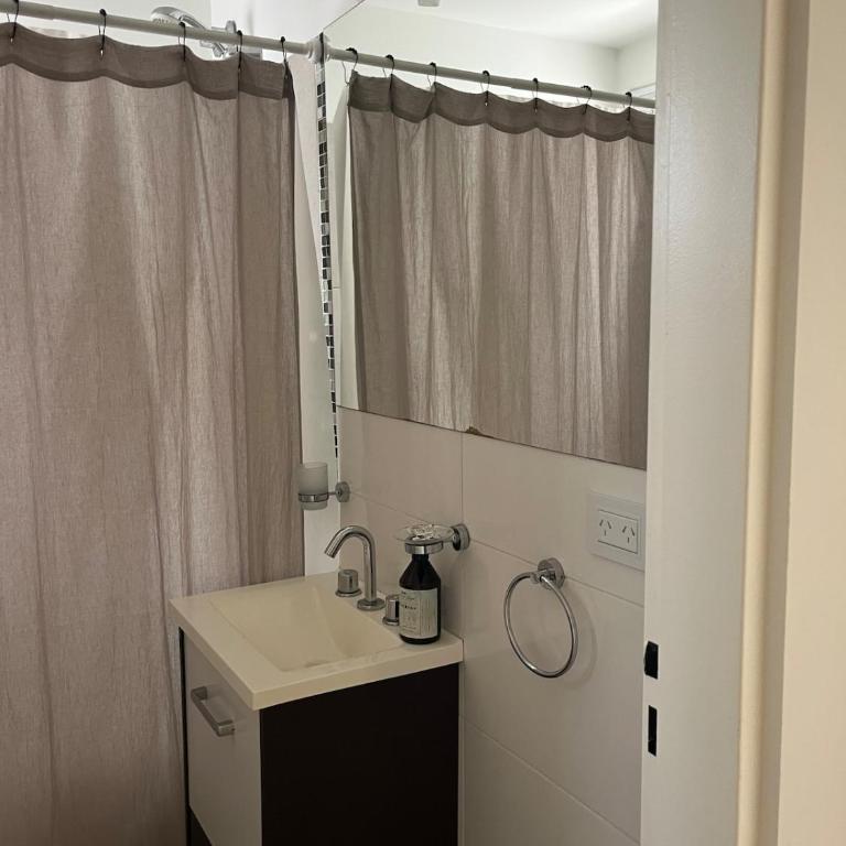 Departamento moderno, Céntrico, Zona de Hospitales - One-Bedroom Apartment - 9