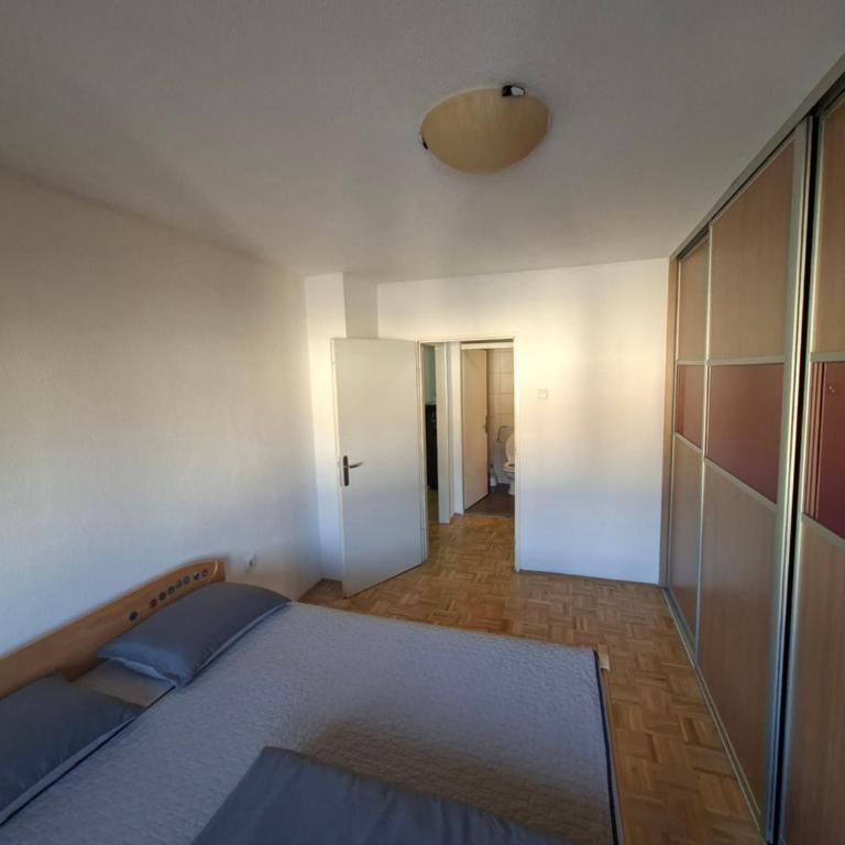 Index 5 - One-Bedroom Apartment - 4
