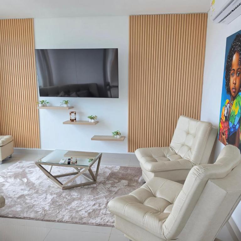 Luxury 3br 2ba Penthouse close to Airport-Beach-Rooftop Pool - Apartment - 2