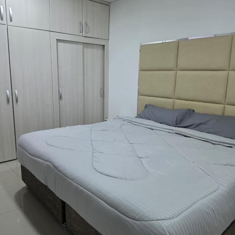 Luxury 3br 2ba Penthouse close to Airport-Beach-Rooftop Pool - Apartment - 16