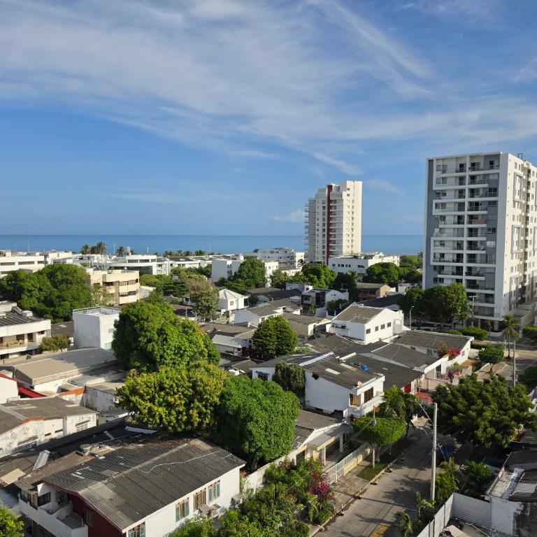 Luxury 3br 2ba Penthouse close to Airport-Beach-Rooftop Pool - Apartment - 26