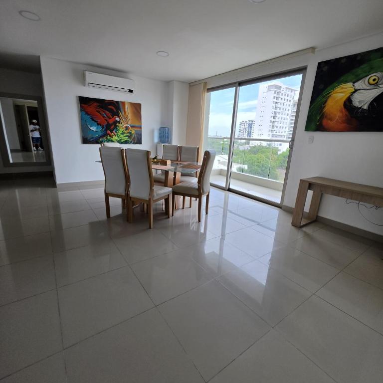 Luxury 3br 2ba Penthouse close to Airport-Beach-Rooftop Pool - Apartment - 4