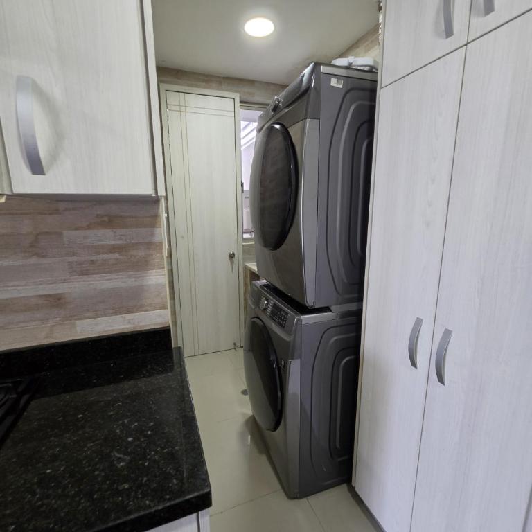 Luxury 3br 2ba Penthouse close to Airport-Beach-Rooftop Pool - Apartment - 8
