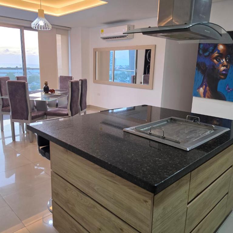 Luxury 3br 2ba Penthouse close to Airport-Beach-Rooftop Pool - Apartment - 7