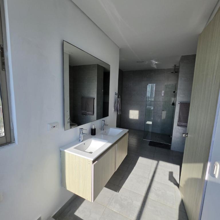 Luxury 3br 2ba Penthouse close to Airport-Beach-Rooftop Pool - Apartment - 13