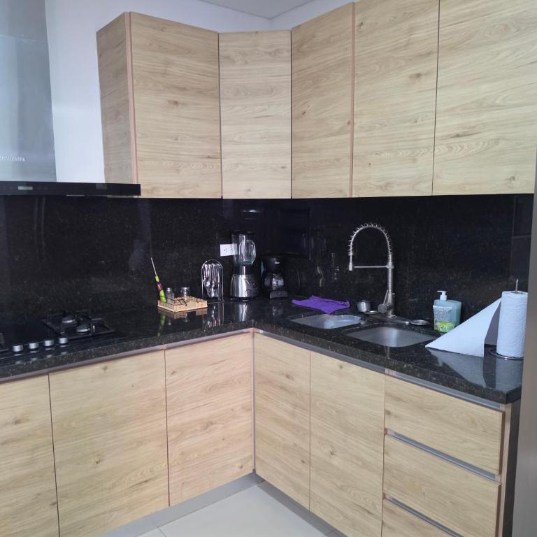 Luxury 3br 2ba Penthouse close to Airport-Beach-Rooftop Pool - Apartment - 5