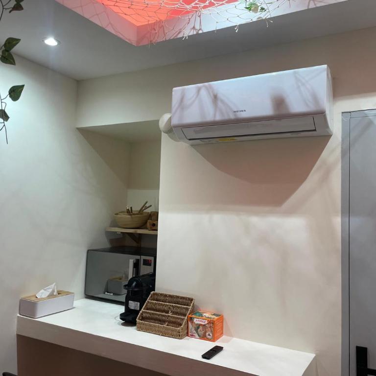 Love room - Jacuzzi - Netflix - Clim - 3min train station - One-Bedroom Apartment - 3