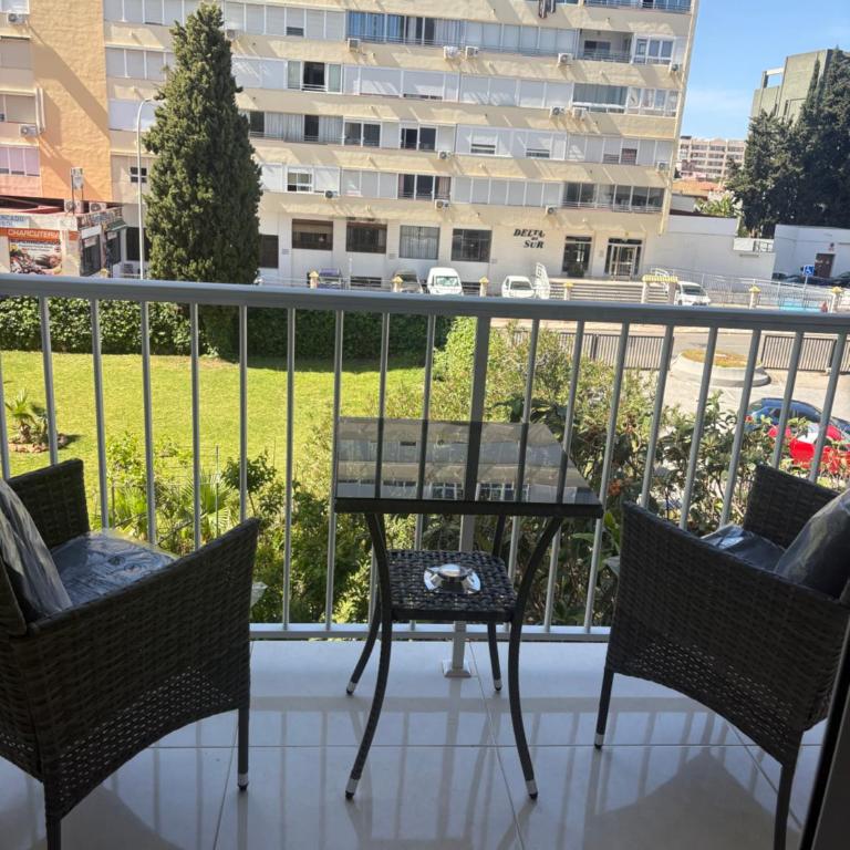 Fabulous sunny second floor apartment - Edificio Europark - overlooking gardens and pools. - Apartamento con balcón - 4