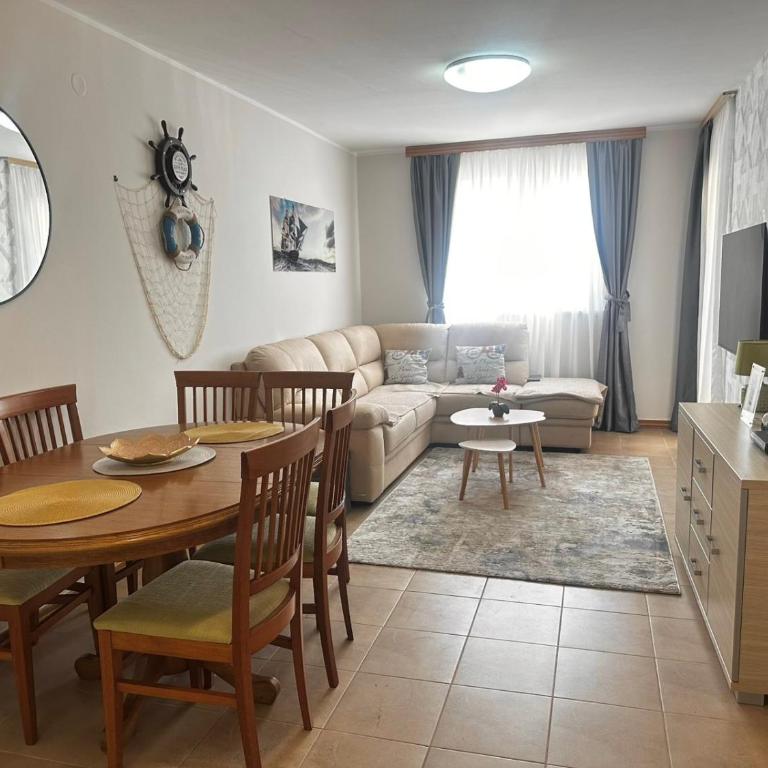 AZZURE NEST Becici 2Br apartment 350m to Beach & Free Parking - Two-Bedroom Apartment - 16
