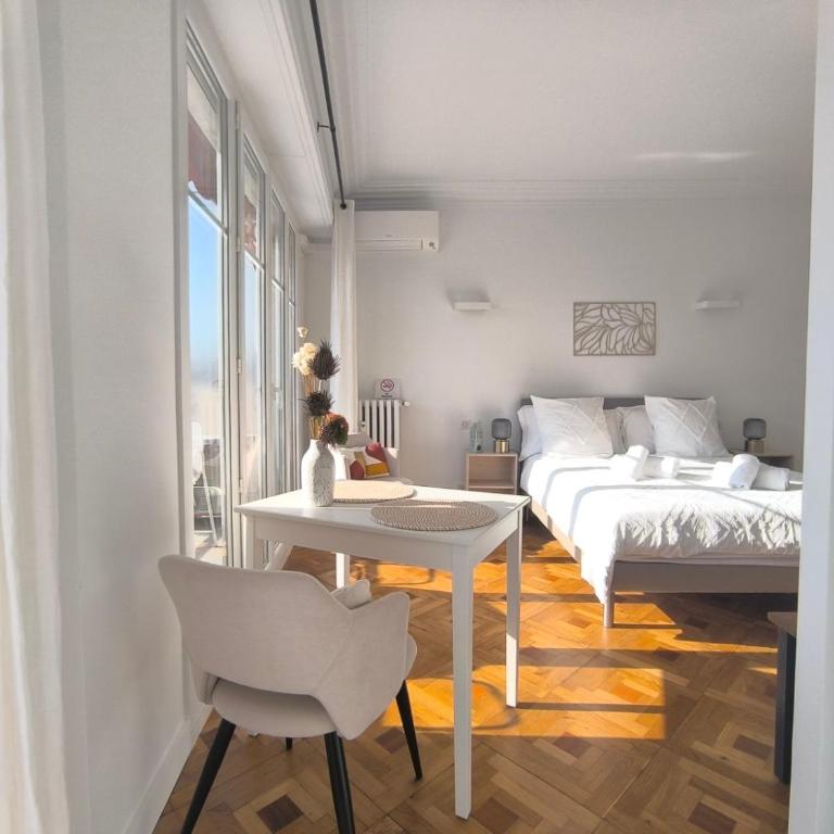 Renovated Apartment with Balcony & Side Sea View 25 bis Promenade des Anglais - Appartement - 8