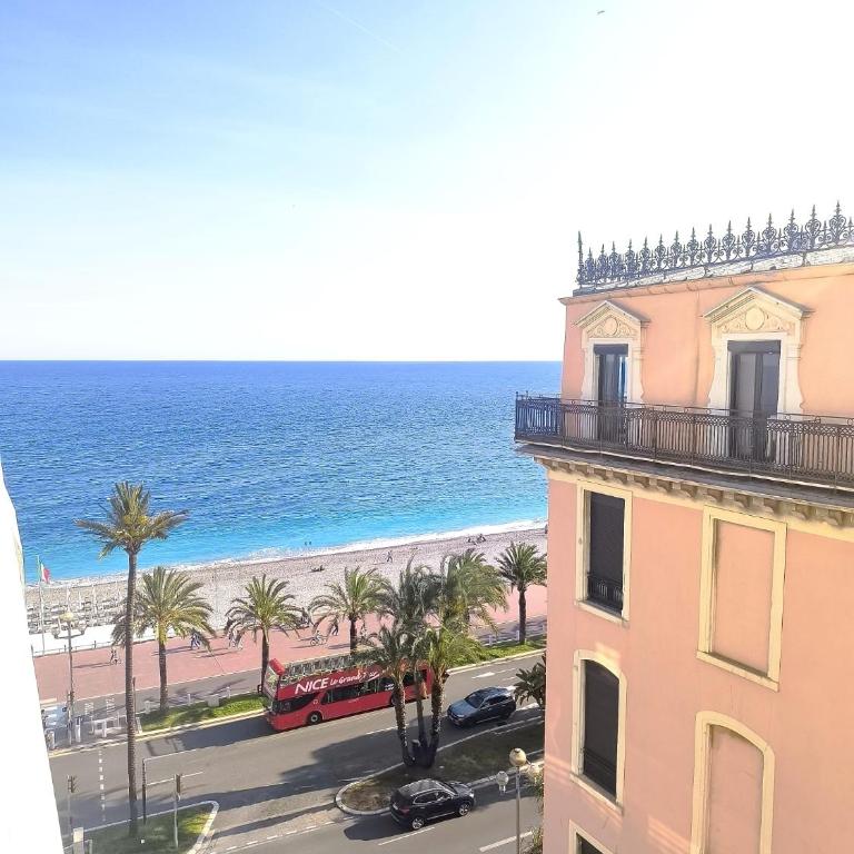 Renovated Apartment with Balcony & Side Sea View 25 bis Promenade des Anglais - Appartement - 15