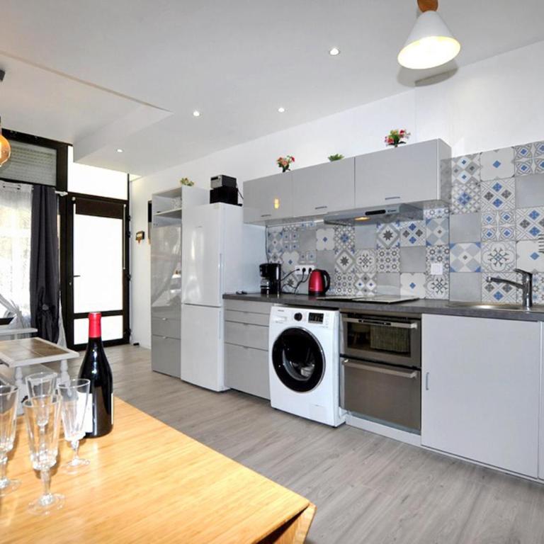 2 Bedroom Lovely Home In Canet-En-Roussillon Pl - Maison 2 Chambres - 3