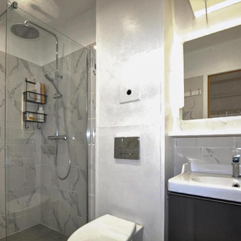 2 Bedroom Lovely Home In Canet-En-Roussillon Pl - Maison 2 Chambres - 10