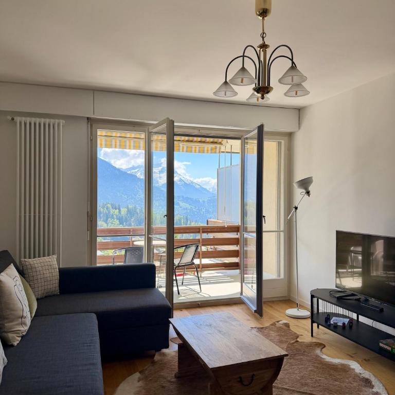 Pine Perch - 5 Min to Ski Pistes, Central Leysin, Mountain View - One-Bedroom Apartment with Balcony and Mountain View - 3
