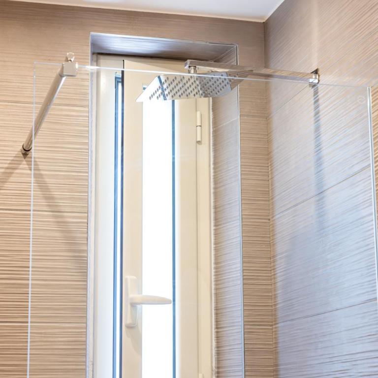 365 Rooms - Camera Tripla Comfort con Doccia - 10