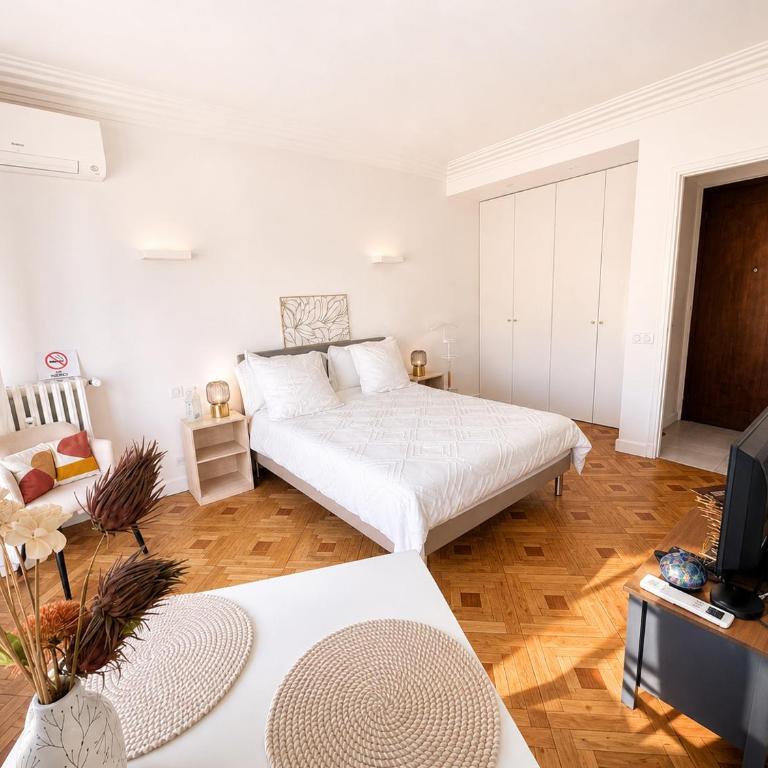 Renovated Apartment with Balcony & Side Sea View 25 bis Promenade des Anglais - Appartement - 3