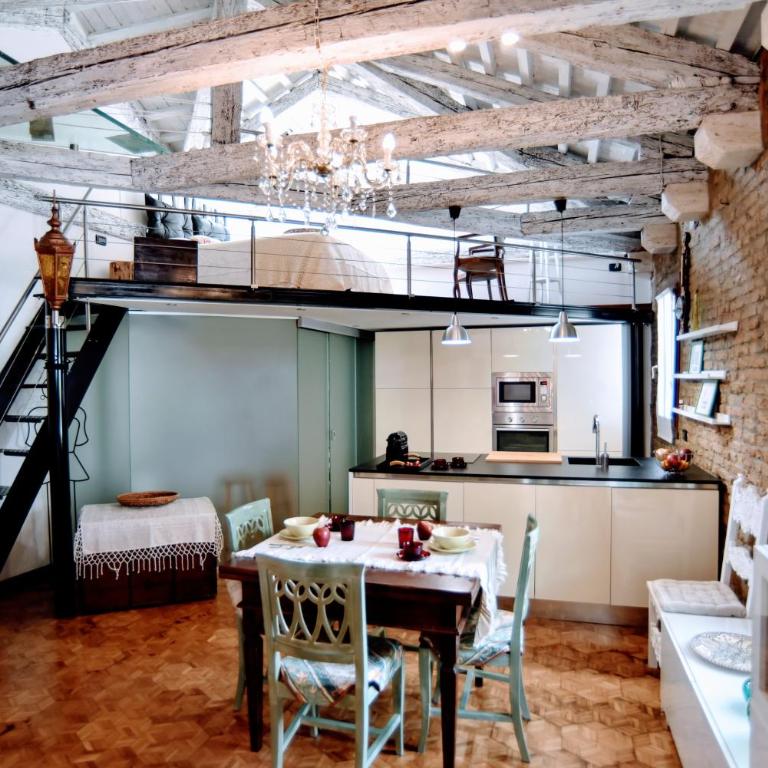 Barchessa - 17th Century Venetian Loft - 15min to Venice - 2 Free Parking - Two-Bedroom Apartment - 13