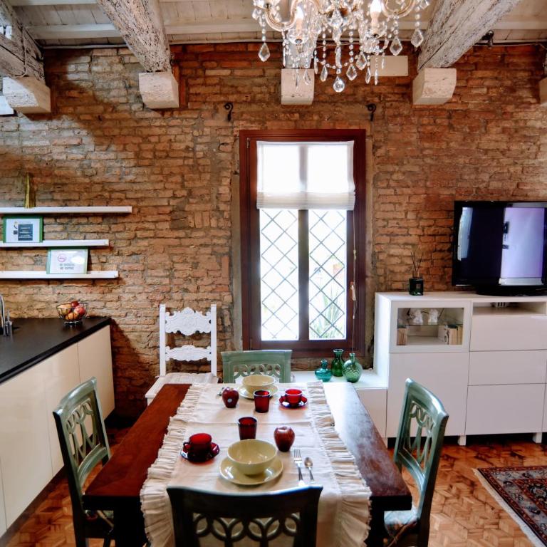 Barchessa - 17th Century Venetian Loft - 15min to Venice - 2 Free Parking - Two-Bedroom Apartment - 19