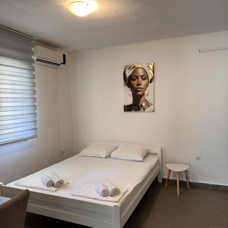 Apartmani Rira - Deluks Dvokrevetna Soba sa Bračnim Krevetom - 1