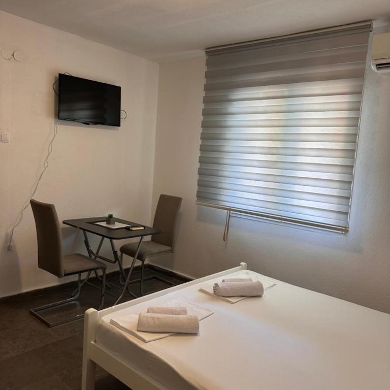 Apartmani Rira - Deluks Dvokrevetna Soba sa Bračnim Krevetom - 3